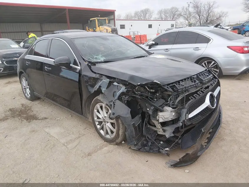 2019 MERCEDES-BENZ A 220