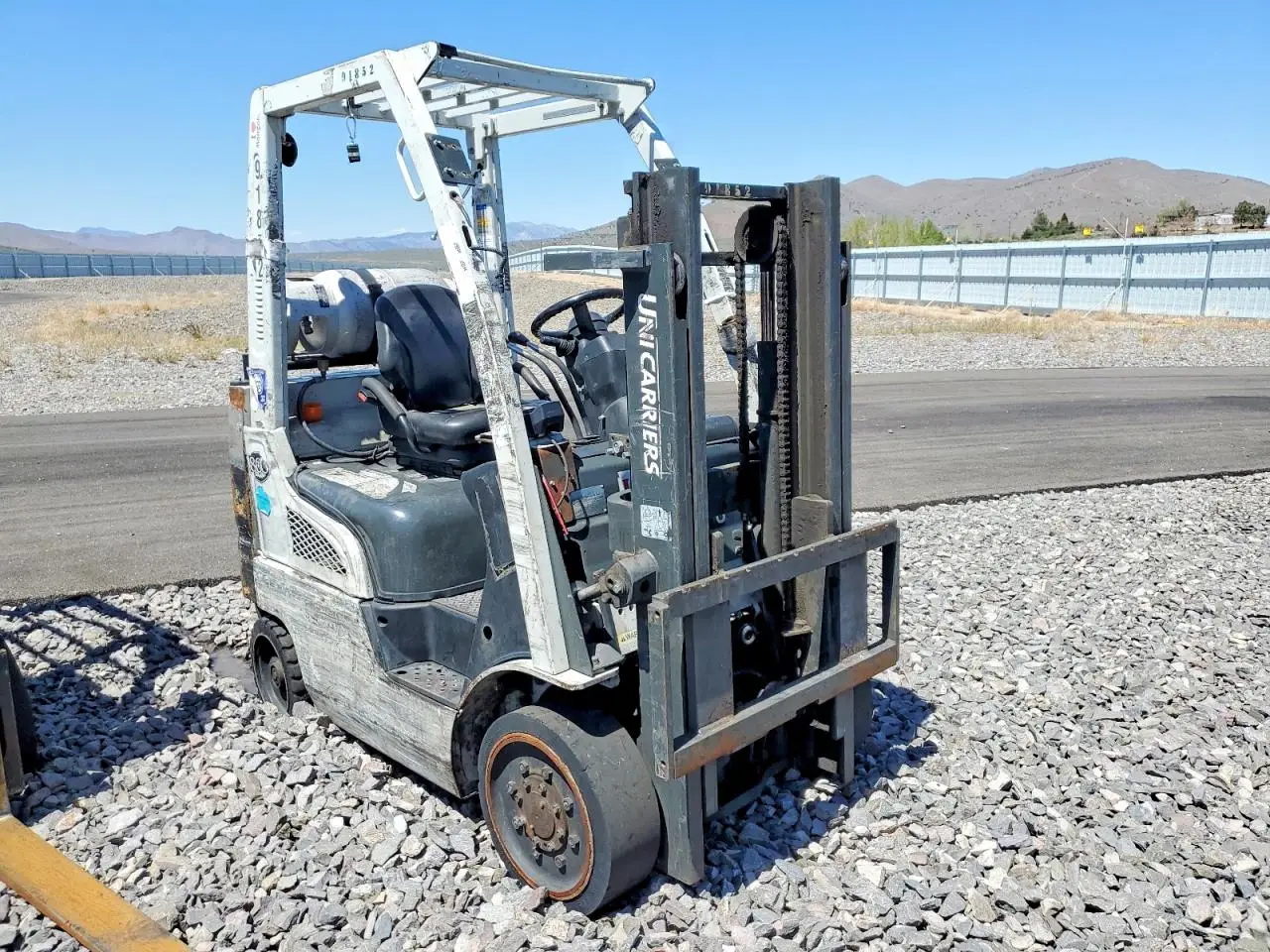 2015 UNICARIERS FORKLIFT